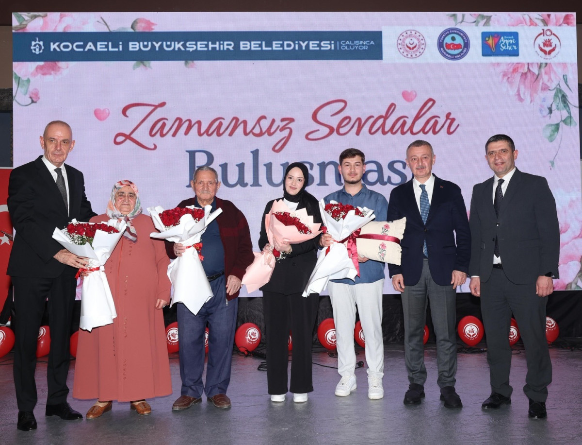 Kocaeli'de 400 Çiftin Katılımıyla Zamansız Sevdalar Buluşmasında Aile Tecrübeleri Paylaşıldı