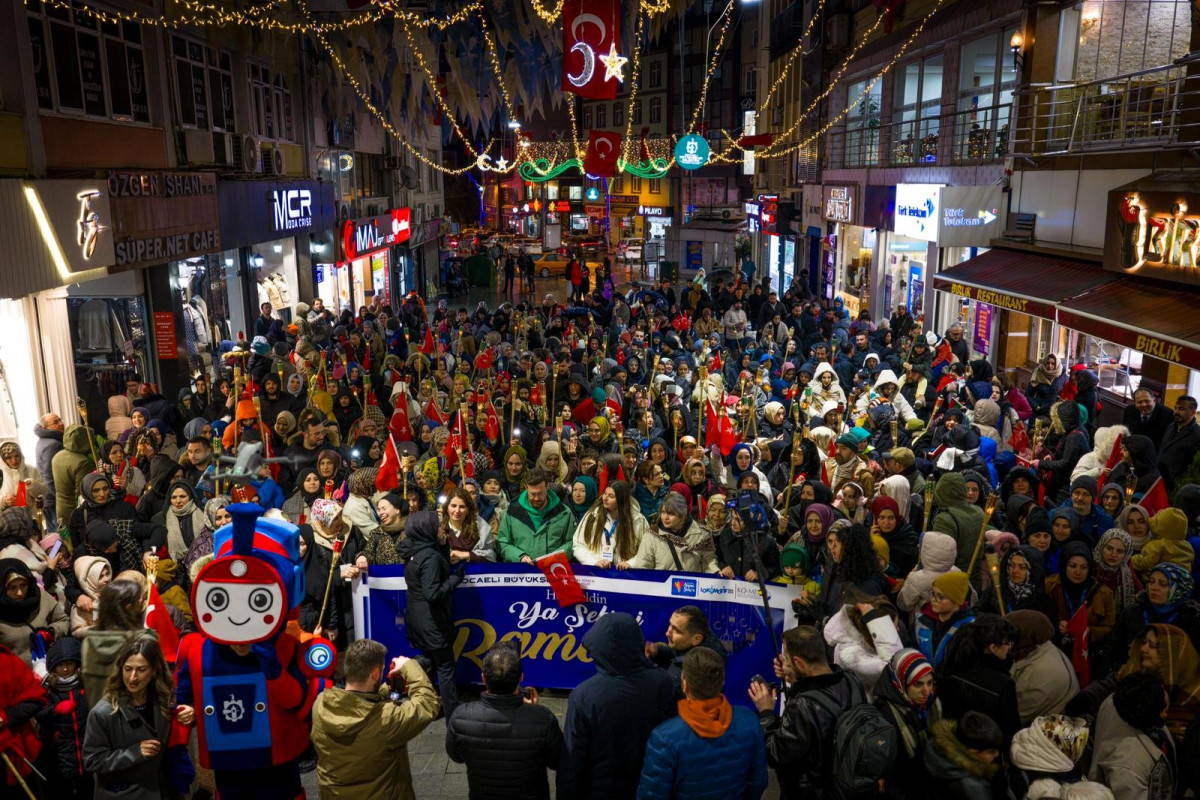 Gebze Kent Meydanı’nda Ramazan Ayı Fener Yürüyüşüyle Başladı, Etkinlikler Sürdürülecek