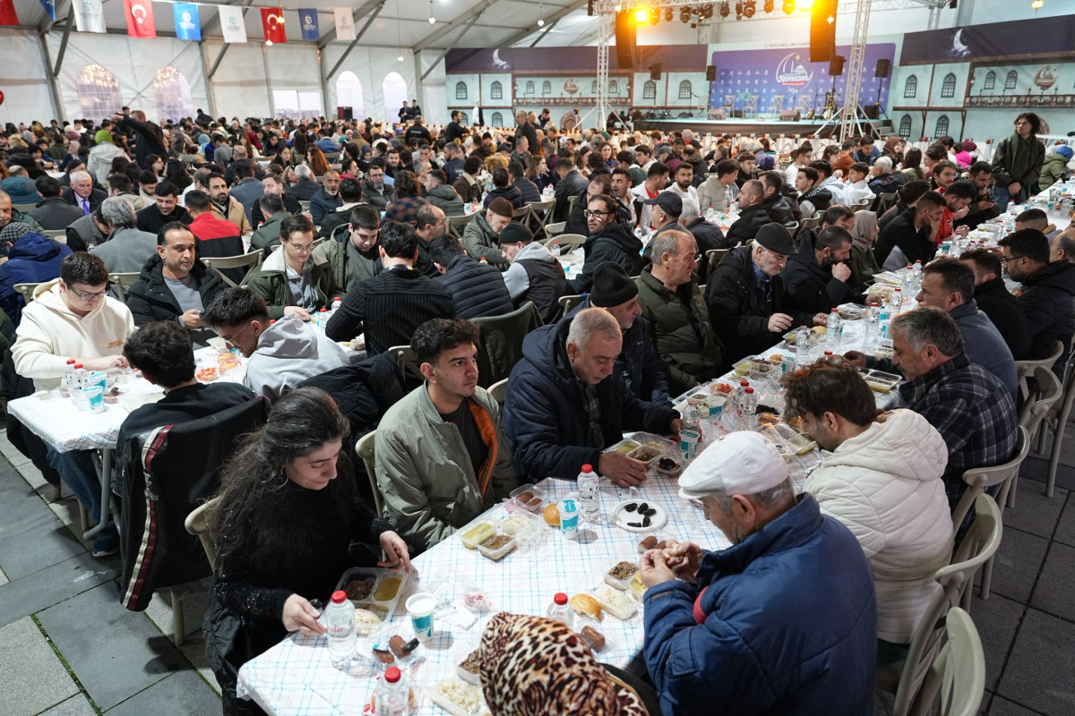 Kocaeli Büyükşehir Belediyesi Ramazan Çadırı’nda İlk İftar Coşkusu Yaşandı