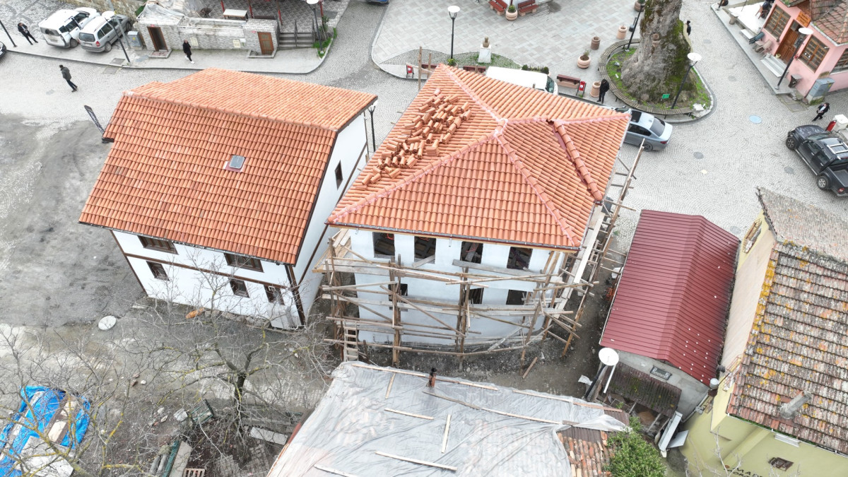 Kocaeli Büyükşehir Belediyesi, Gölcük Saraylı Köyü’ndeki Tarihi Binanın Restorasyonunda Son Aşamaya Geldi