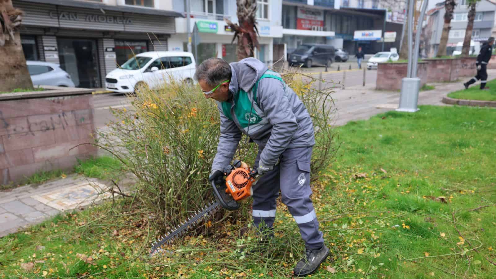 Derince Belediyesi, Şehir Genelinde Yol ve Çevre Düzenlemelerine Devam Ediyor