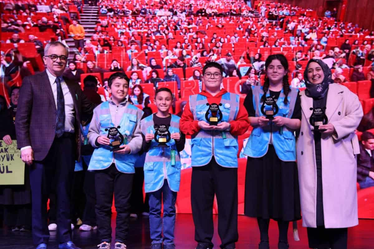 Kocaeli’de Dördüncü Yeni Nesil Tramvay Hizmete Alındı: Ulaşımda Modernleşme Sürüyor