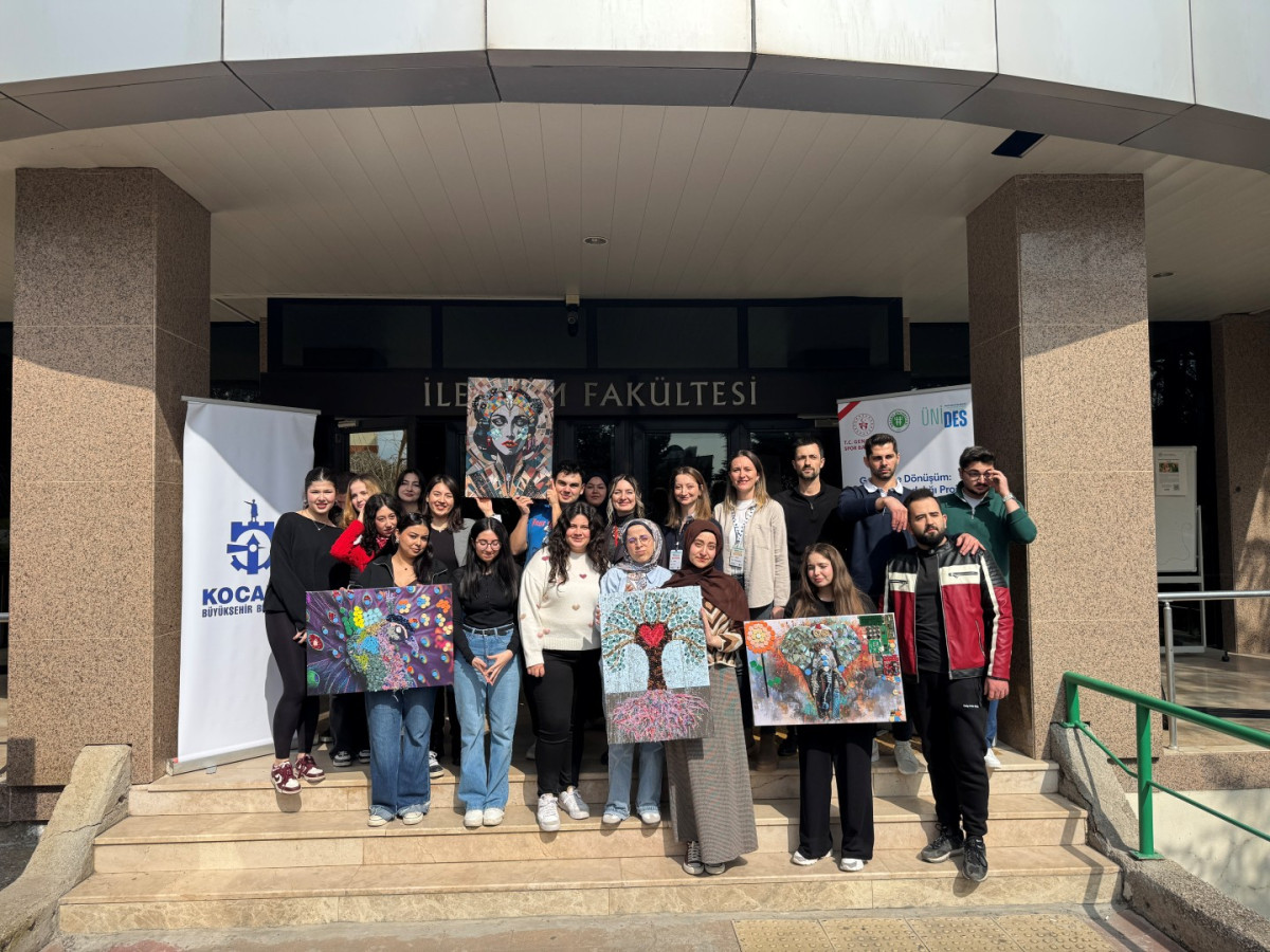 KOÜ’de Atıklardan Sanat Eserleri: Sıfır Atık Bilinci Öğrencilerle Güçleniyor