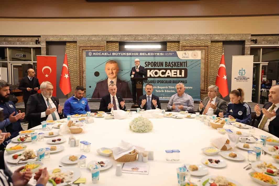 Başkan Tahir Büyükakın, Mısır’da Gazzeliler İçin İftar Programına Katıldı ve Resmi Görüşmeler Yaptı