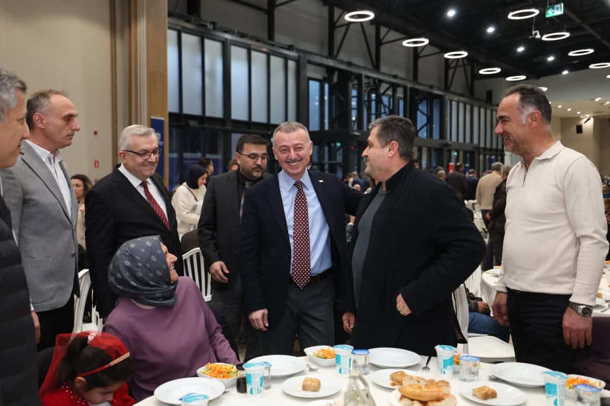 Başkan Tahir Büyükakın, Roman vatandaşlarla Ramazan iftarında buluştu