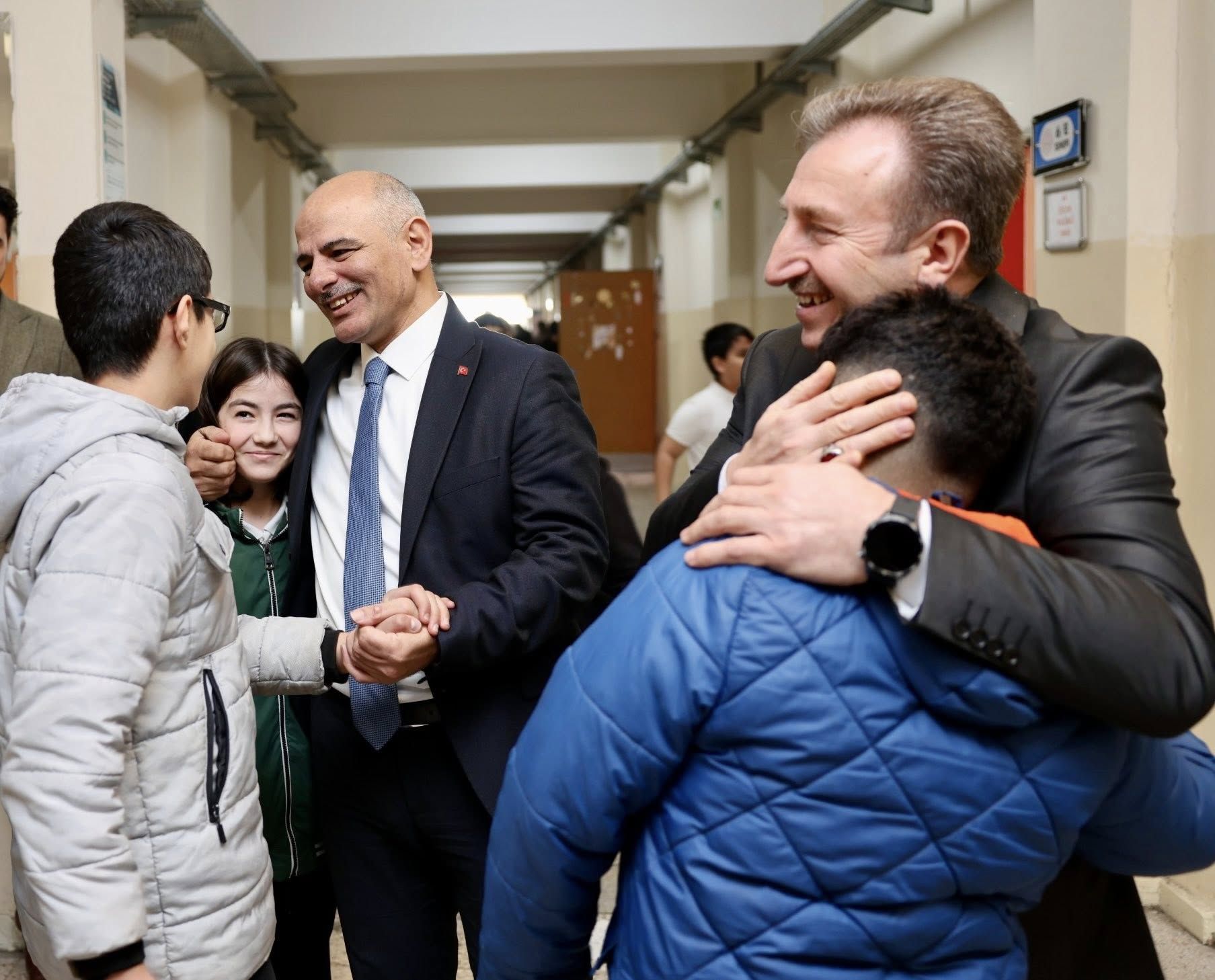 Başkan Şener Söğüt İGSAŞ Ortaokulu’nda Öğrenciler ve Öğretmenlerle Buluştu