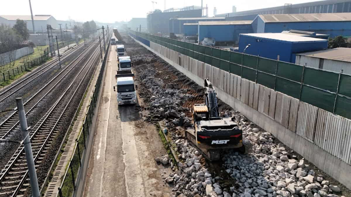 Kocaeli Büyükşehir Zabıtası, Türkan Dereli İlkokulu öğrencilerini ağırlayarak mesleki deneyimlerini paylaştı