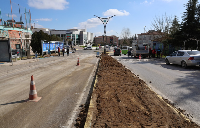 Kocaeli Büyükşehir Belediyesi Kentte Bahar ve Ramazan Bayramı Öncesi Peyzaj Çalışmalarını Hızlandırdı