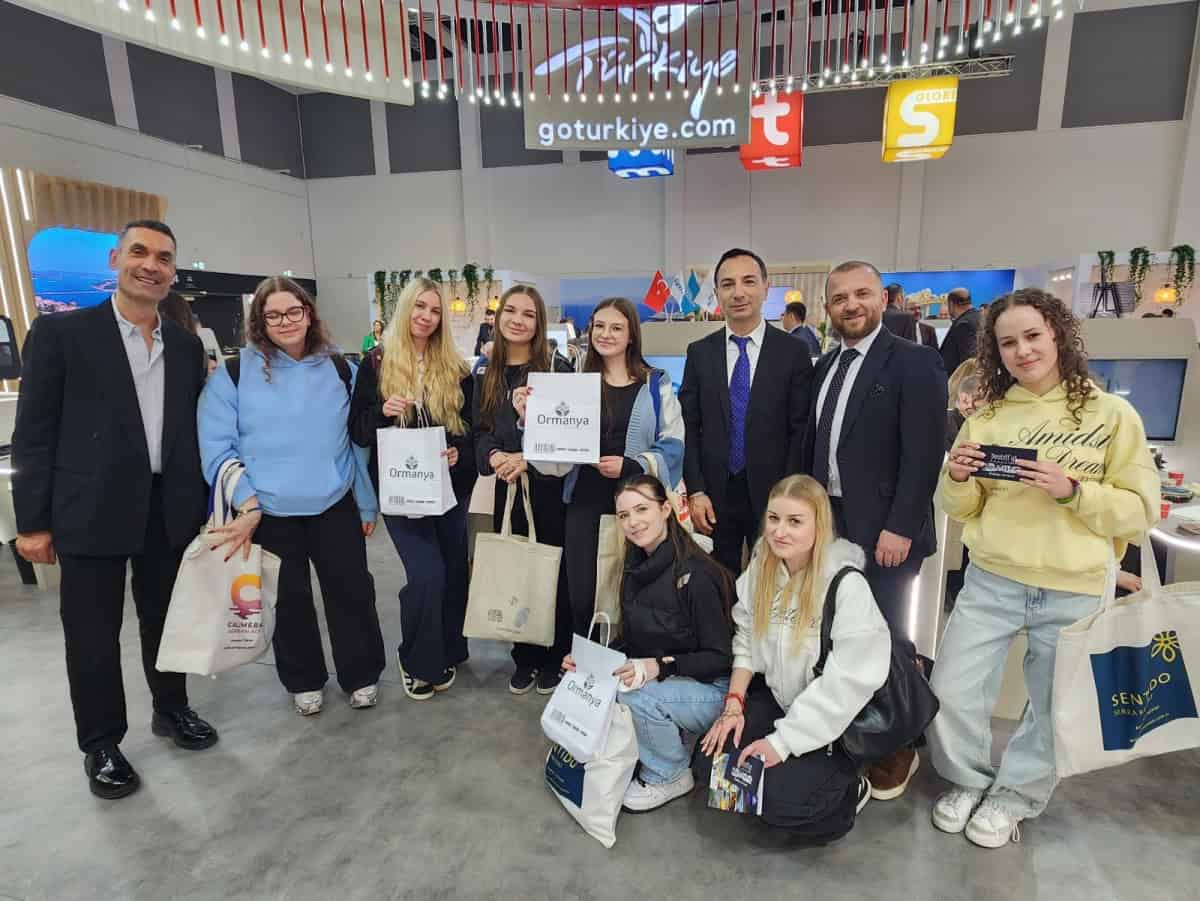 Kocaeli Büyükşehir Belediyesi Bayram Öncesi Şehir Genelinde Kapsamlı Temizlik Çalışmalarını Sürdürüyor