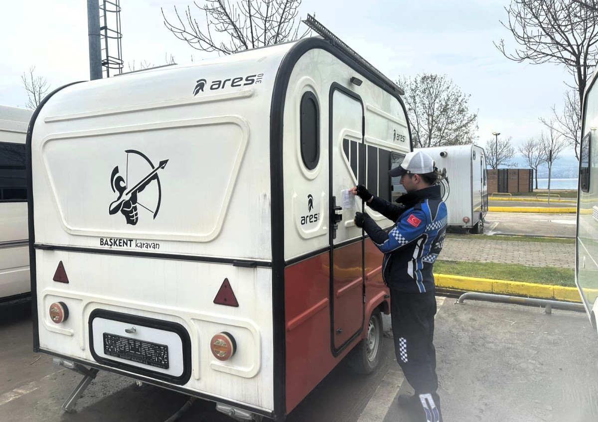 Kocaeli Büyükşehir Belediyesi'nden Karavan Sahiplerine 1 Nisan Uyarısı: Sahil Otoparkı'nda Yeni Düzenleme