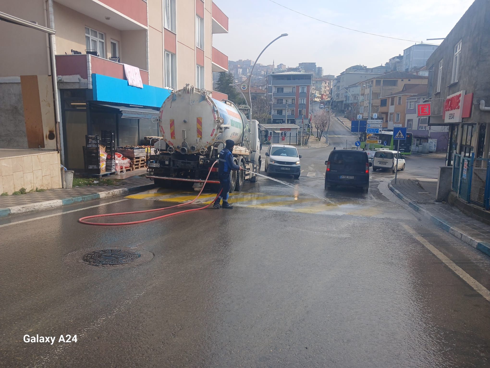 Dilovası’nda Cadde ve Sokaklarda Düzenli Dezenfekte Çalışmaları Sürüyor