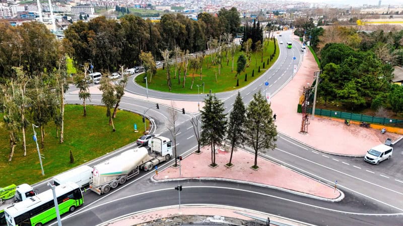 Kocaeli Büyükşehir’in Gebze, Darıca ve Çayırova’daki Yol ve Kavşak Çalışmaları Ulaşımı Rahatlatıyor