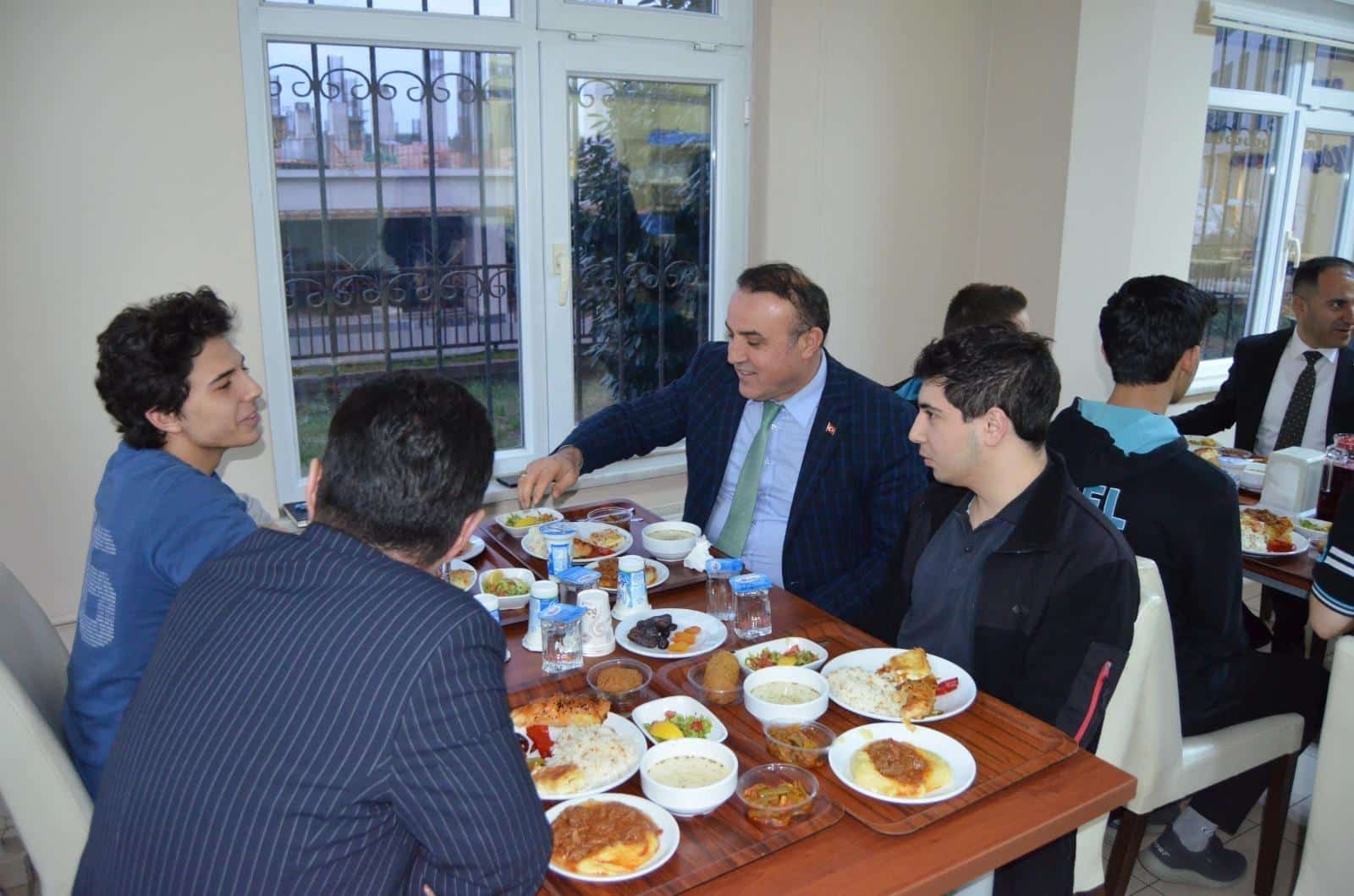 Gebze Yücel Boru Fen Lisesi'nde Eğitim ve İftar Programı Gerçekleştirildi