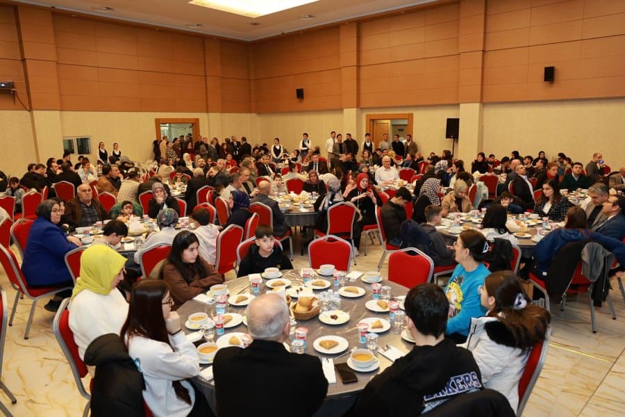 Gebze’de Mevsim Ramazan Kapsamında Yetim ve Öksüz Çocuklara İftar