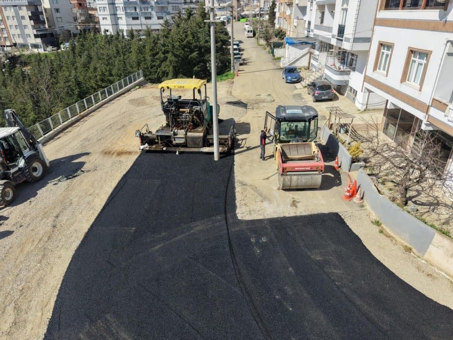 Gebze'de Üstyapı Çalışmaları Tatlıkuyu Mahallesi'nde Asfaltlama ile Sürüyor