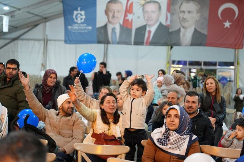 İzmit Kent Meydanı’nda Ramazan Ayı Toplumsal Birlik ve Renkli Etkinliklerle Geçti