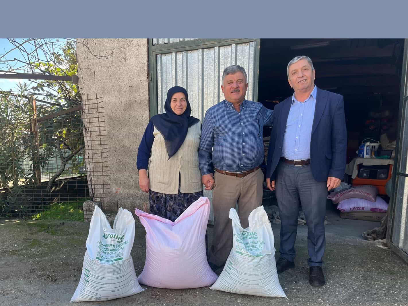 Kandıra Belediyesi, beyaz buğday ata tohumunu çiftçilere dağıtarak üretimi teşvik ediyor