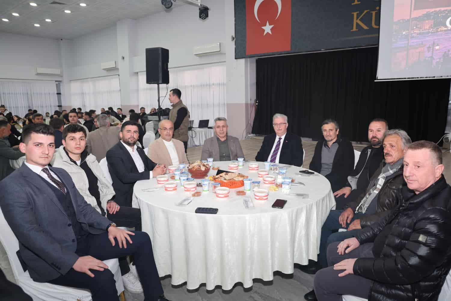 Kandıra’da Gençler Gönül Sofrası İftarında Birlikte Ramazan Bereketini Paylaştı