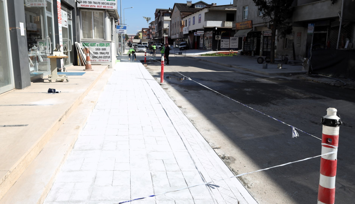 Kartepe İstasyon Mahallesi’nde ulaşım ağı yenileniyor: 2 cadde ve 6 sokakta kapsamlı üstyapı çalışması