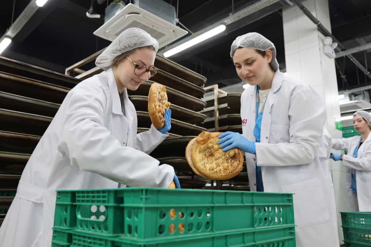 Kocaeli Büyükşehir Belediyesi Körfez’de 28 Sokakta Üstyapı Yenileme Çalışmalarını Sürdürüyor