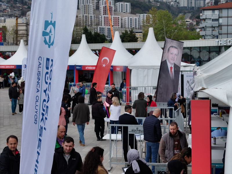 Kocaeli’de 23 Nisan Şenliği Çocuk ve Sanat Temasıyla Başladı