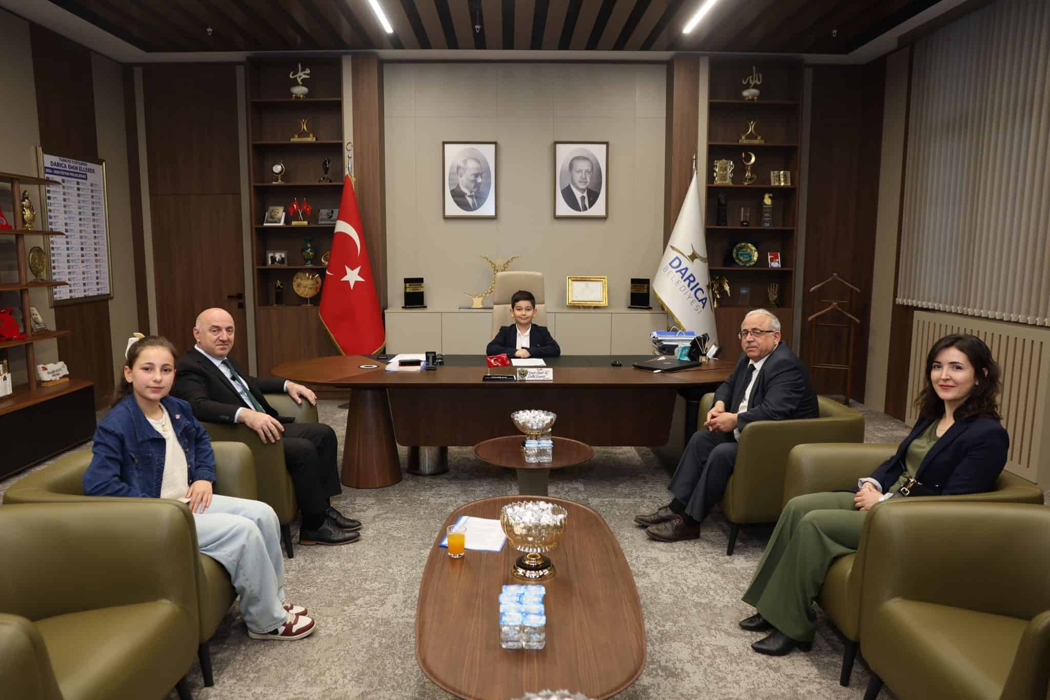 Başkan Muzaffer Bıyık, 23 Nisan’da Koltuğunu Çocuklara Sembolik Olarak Devretti