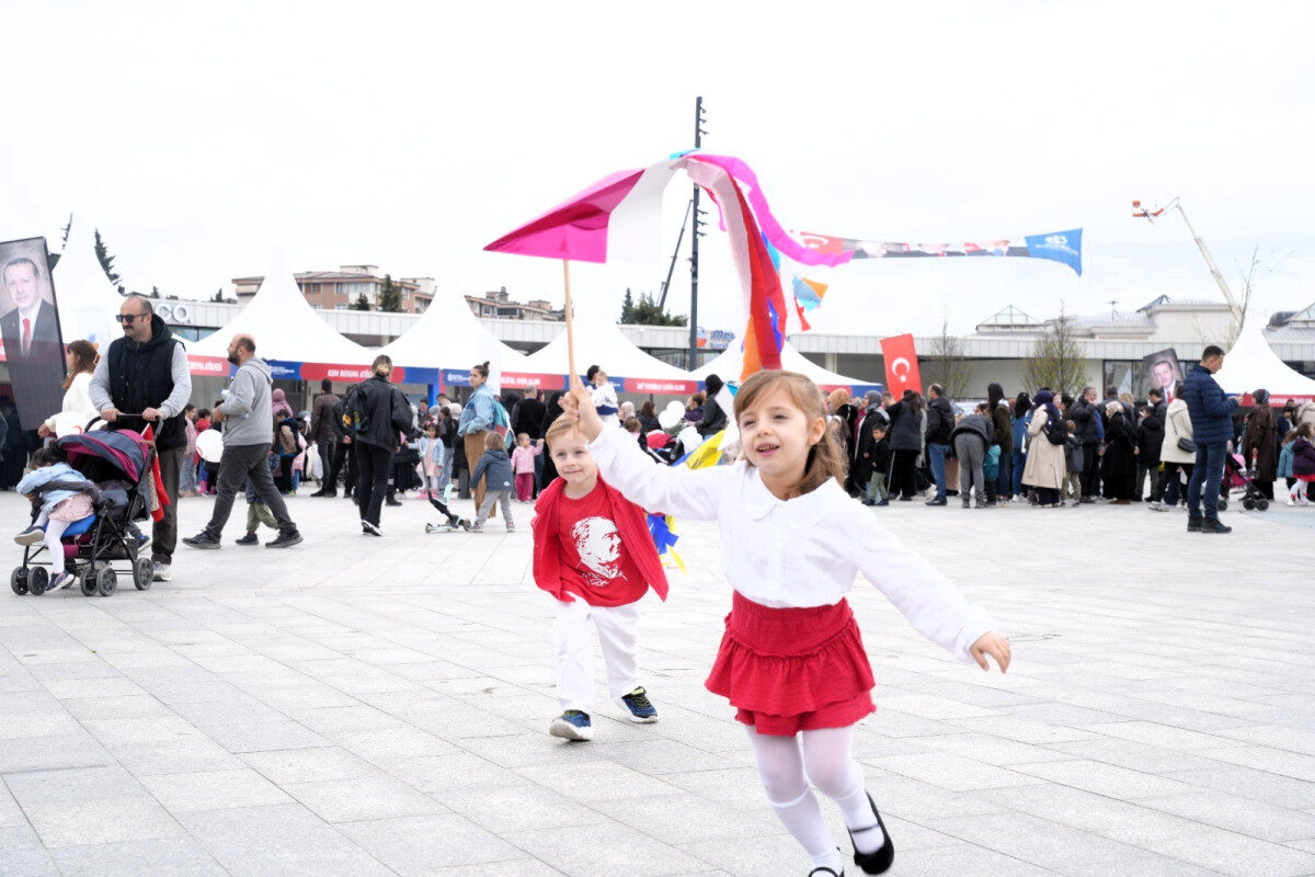Kocaeli’de 23 Nisan Coşkusu Milli İrade Meydanı’nda Çocukların Dünyasına Dönüştü