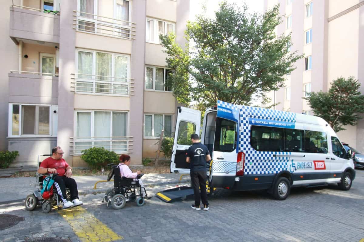 Kocaeli Büyükşehir Zabıtasından İzmit Millet Bahçesi’nde Hatalı Parka Kararlı Müdahale