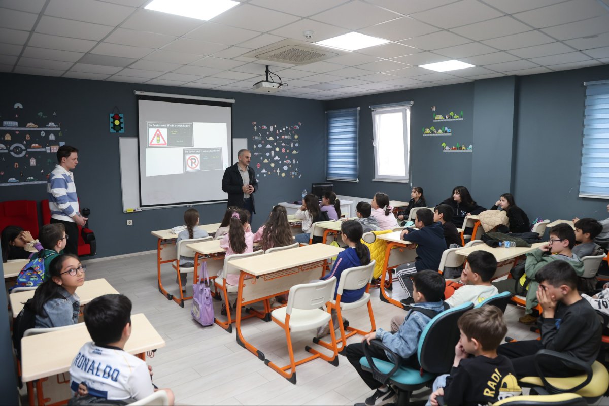 Başkan Bünyamin Çiftçi, Çayırovalı Öğrencilerle Trafik Eğitim Parkı’nda Buluşarak Bilinçlendirme Yaptı