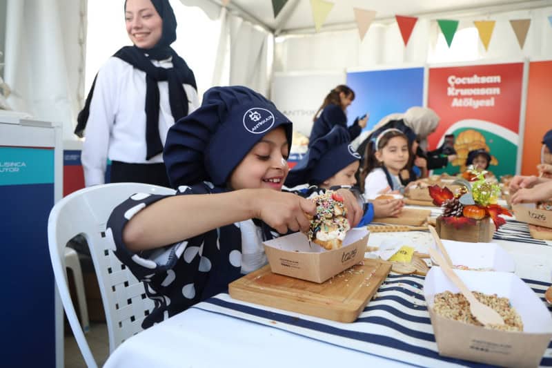 Kocaeli'de 23 Nisan Şenliği: Çocuklar İtfaiye Parkurunda Hem Eğlendi Hem Öğrendi