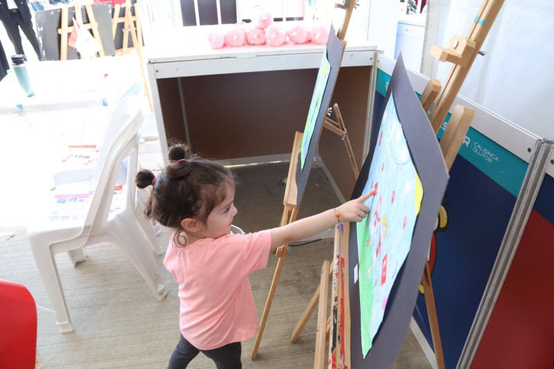 Kocaeli’de 23 Nisan Şenliği’nde Öğrencilerin Sanat Eserleri Büyük İlgi Gördü
