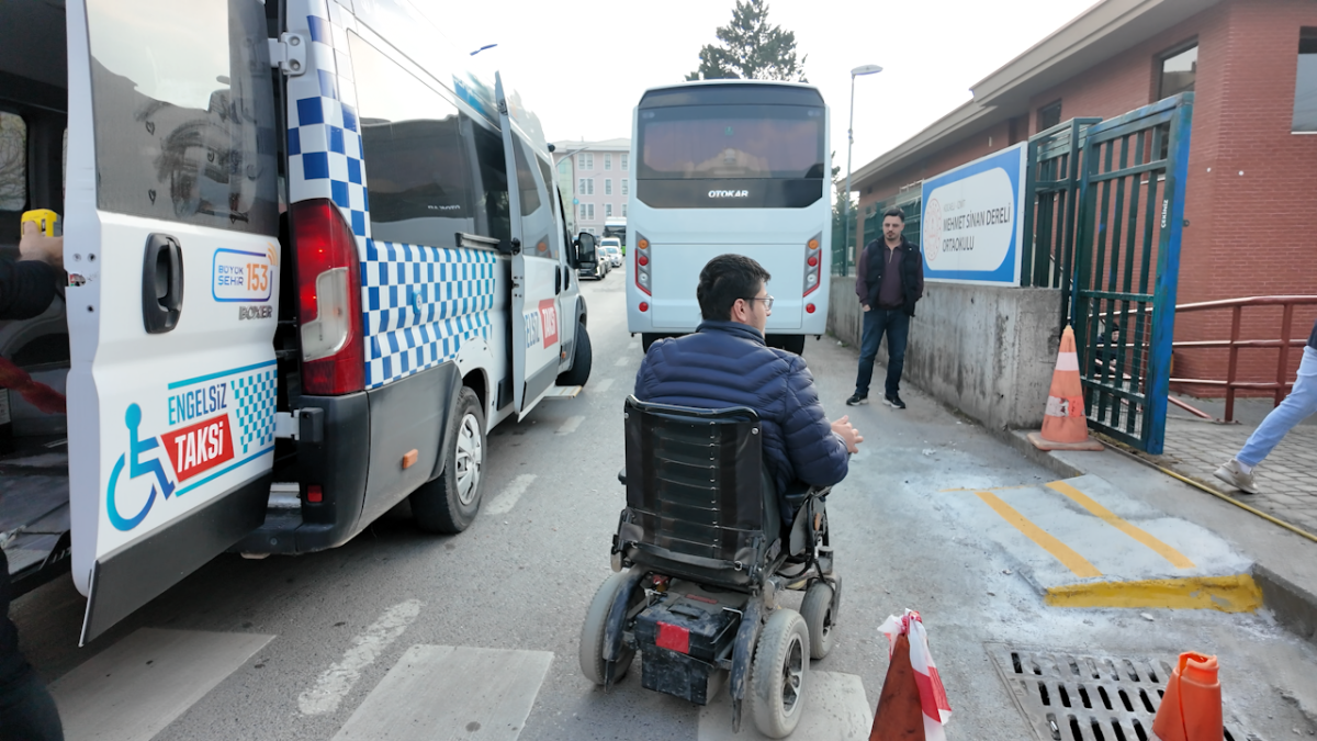 Gonca Engelsiz Yaşam Merkezi’nde Sevgi Temalı Kolonya Atölyesi Gerçekleştirildi