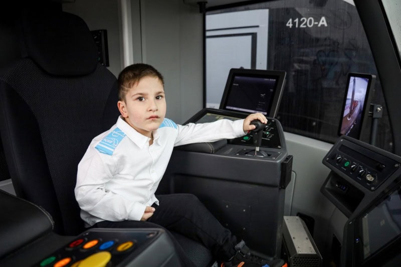 Kocaeli’de 6 Yaşındaki Muhammet Enes’in Vatmanlık Hayali UlaşımPark Tarafından Gerçekleştirildi