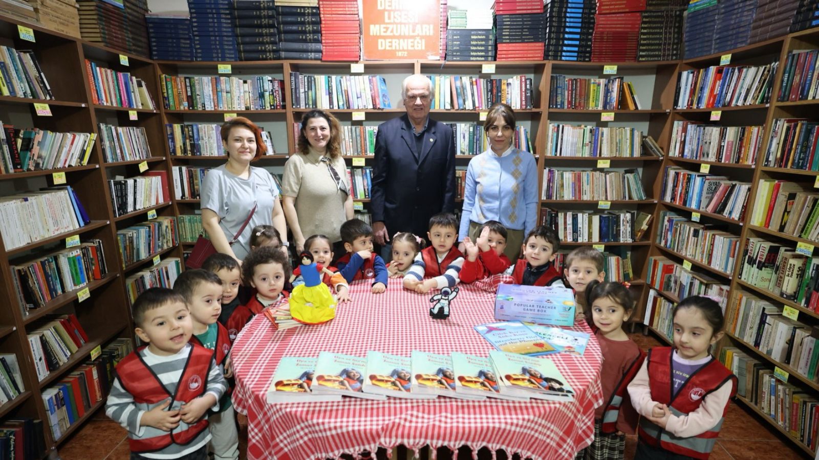 Senin Yuvan Kreşi Öğrencileri Kütüphane Haftası'nda Kitapla Buluştu