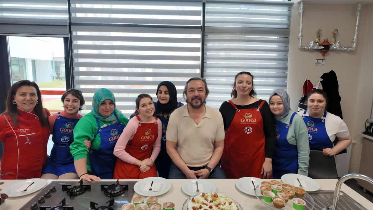 Kocaeli Şehir Tiyatroları'nın 'Sinan' Oyunu Başakşehir'de İzleyicilerden Tam Not Aldı