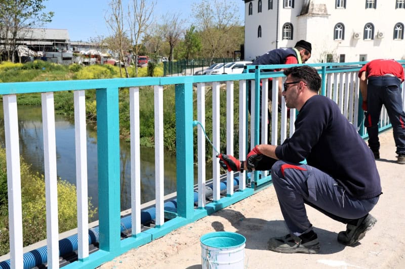 Kocaeli’de Korkuluk Montajı ve Bakımıyla Yol Güvenliği ve Şehir Estetiği Sağlanıyor