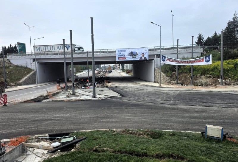 İzmit Vatan Caddesi Tramvay Kavşağındaki Gece Asfalt Çalışması Tamamlandı, Ulaşım Rahatladı